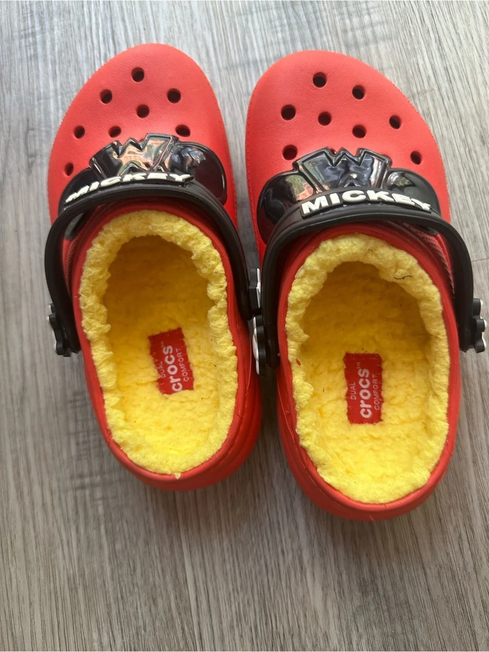 CROCS bright red